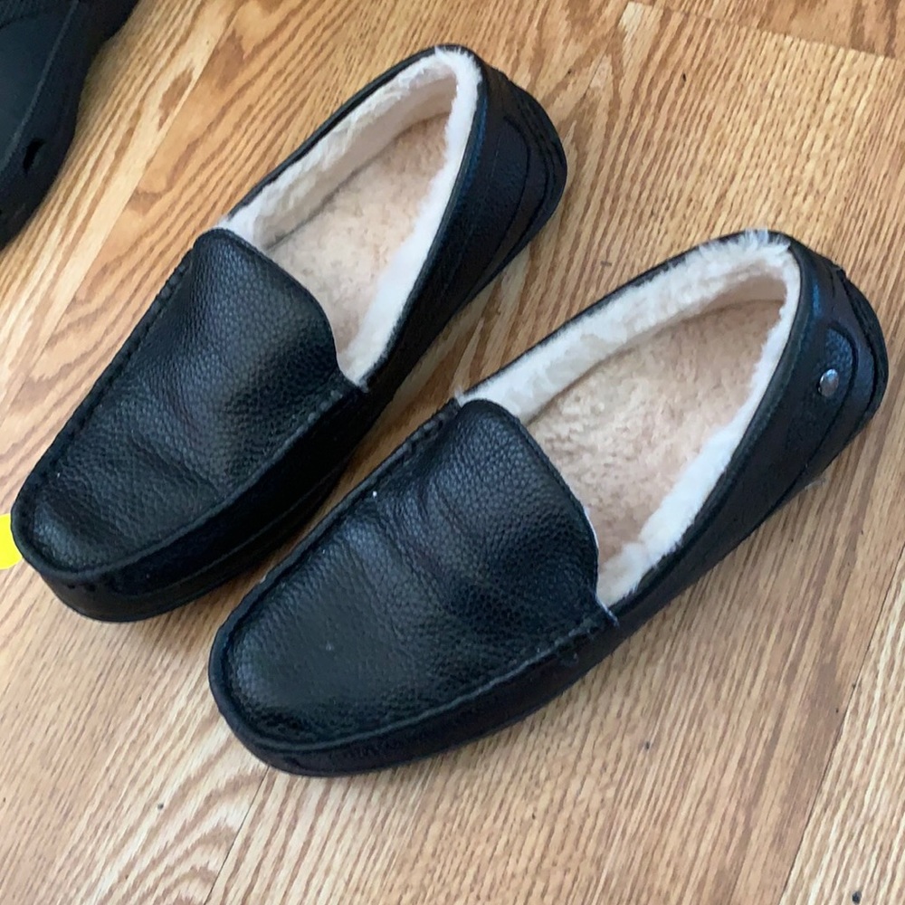 Abeo brand the walking co slippers worn only a few times in perfect condition